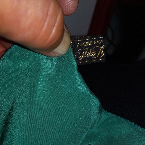 Saks Fifth Avenue 100% silk green handkerchief (everything must go! Moving sale) - Picture 6 of 7